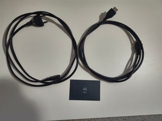 PS4 Slim 1TB + God of War + Cables