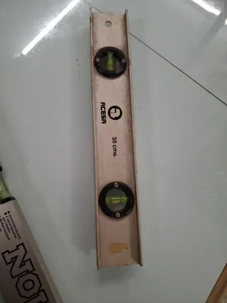 Lote de 2 niveles y 1 escuadra