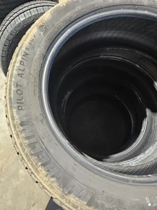 4 Neumáticos Invierno Michelin 235/55/R19 105V