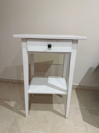 Mesa de noche Ikea blanca