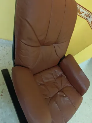 Sillón  mecedora de piel marrón