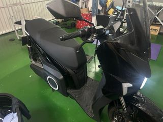 Moto Eléctrica Silence Negra
