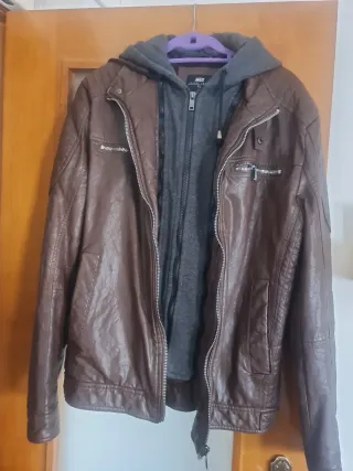 Chaqueta de piel marrón