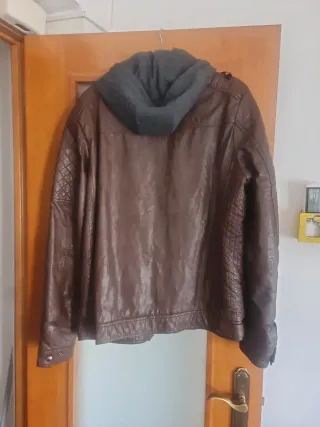 Chaqueta de piel marrón