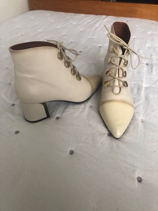 Botines Hispanitas Beige Talla 39 Piel y charol
