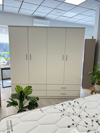 Armario 4 puertas y 4 cajones