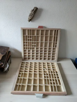 Cajón de imprenta antiguo de madera