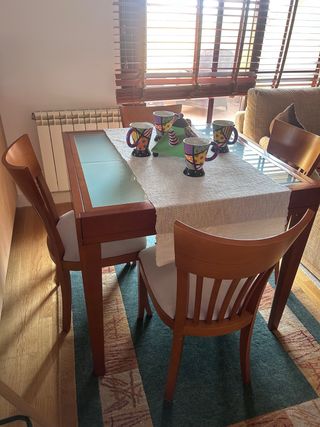 Mesa de salón y 4 sillas madera cerezo