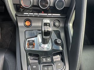 Jaguar F-Type S V6 380cv RWD 2015 Historial Jaguar