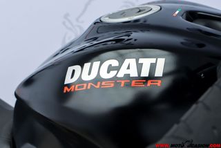 DUCATI MONSTER 821 DARK
