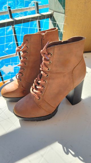 Botines marrones talla 36 con cordones