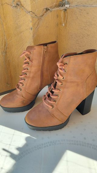 Botines marrones talla 36 con cordones