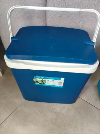 Neveras de playa azules y azul marino