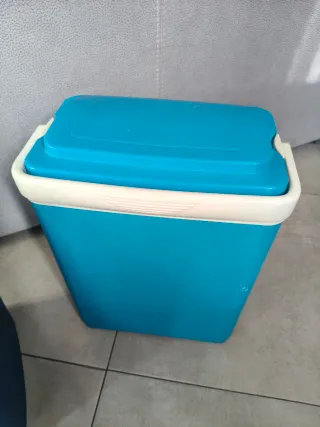 Neveras de playa azules y azul marino