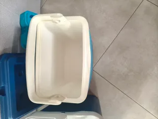 Neveras de playa azules y azul marino