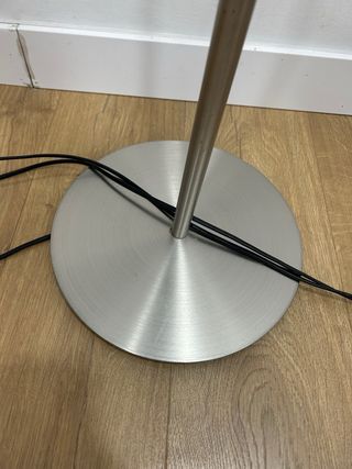 Lámpara de pie IKEA metálica