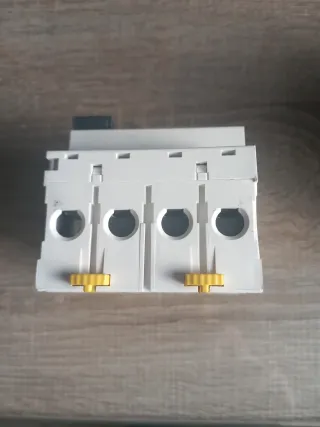 Diferencial Schneider 4x63A 300mA