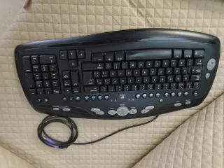 2 Teclados Logitech y Microsoft Negros