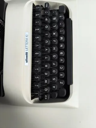 Máquina de escribir Olivetti Lettera 10