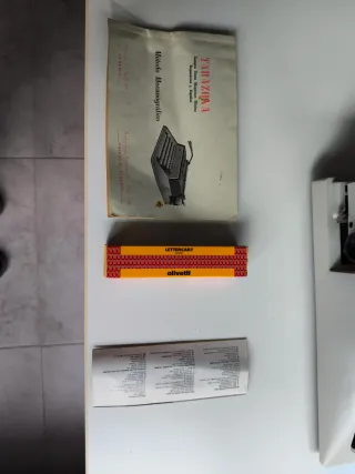 Máquina de escribir Olivetti Lettera 10