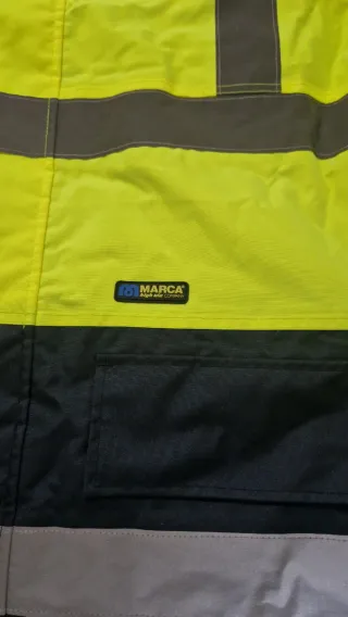 Chaqueta alta visibilidad amarilla y negra