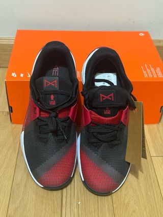 Nike Metcon 10 Talla 40.5 Rojo/Negro Unisex