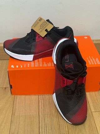 Nike Metcon 10 Talla 40.5 Rojo/Negro Unisex