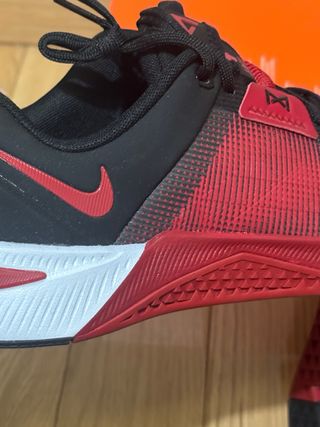 Nike Metcon 10 Talla 40.5 Rojo/Negro Unisex