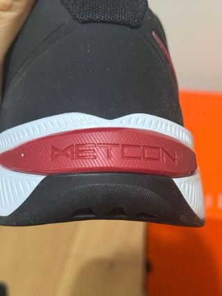 Nike Metcon 10 Talla 40.5 Rojo/Negro Unisex
