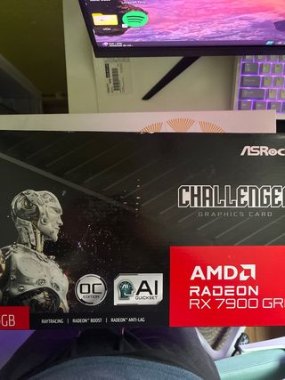 Tarjeta Gráfica AMD RX 7900 GRE 16GB