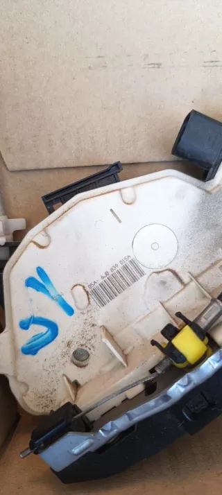 Cerradura trasera izquierda original seat Ibiza mo