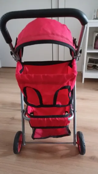 Carro de juguete rojo
