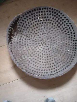 Cedazo antiguo metálico, madera y rematado en piel