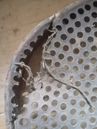 Cedazo antiguo metálico, madera y rematado en piel