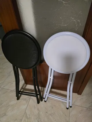 Taburete plegable negro y blanco nuevo a estrenar