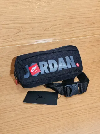 Riñonera Jordan Negra