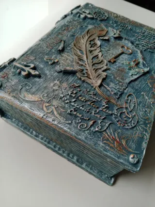 Caja decorativa libro antiguo