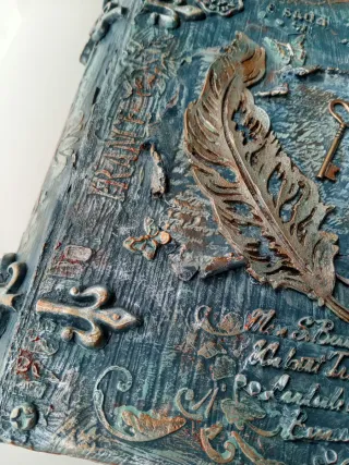 Caja decorativa libro antiguo