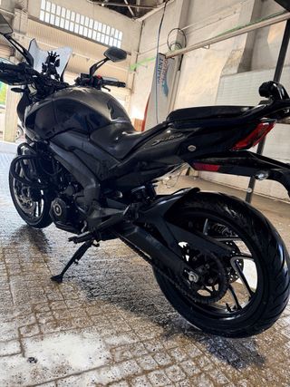 Bajaj Dominar 400 Negra