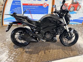 Bajaj Dominar 400 Negra
