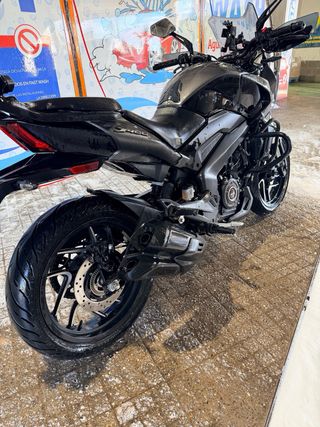 Bajaj Dominar 400 Negra