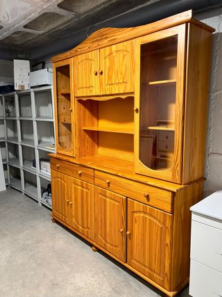 Mueble de salón de madera de pino