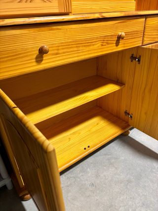 Mueble de salón de madera de pino