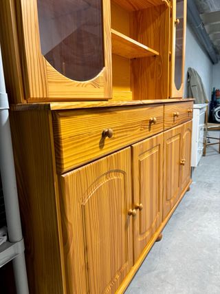 Mueble de salón de madera de pino