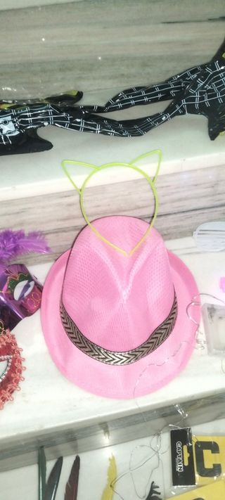 Pack artículos fiesta: guitarras, máscaras, sombre