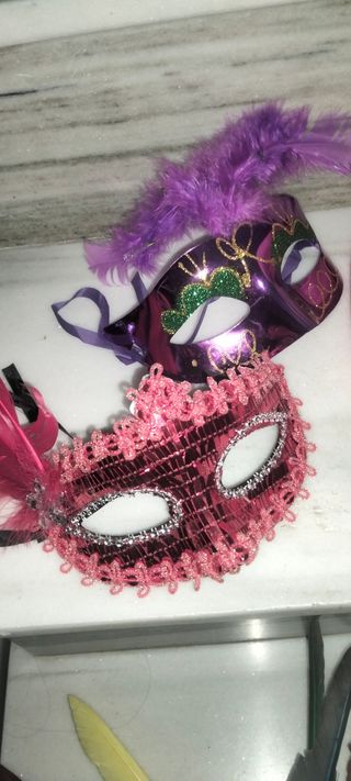 Pack artículos fiesta: guitarras, máscaras, sombre