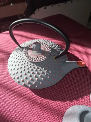 Set teiera e 4 bicchieri in ghisa OSAKA