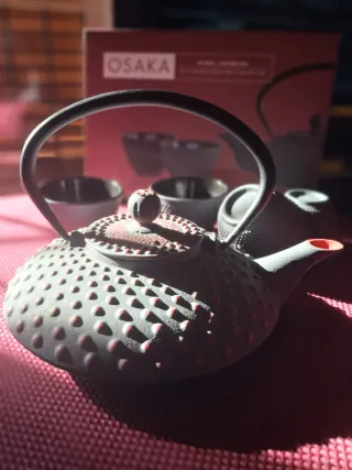 Set teiera e 4 bicchieri in ghisa OSAKA