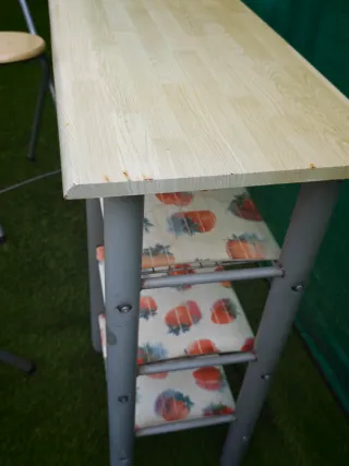 Mesa de cocina y 2 taburetes