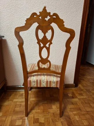 Silla de madera tapizada rosa floral